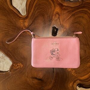 Coach X Disney Minnie Mouse Boombox Corner Zip Wristlet Rose NWOT